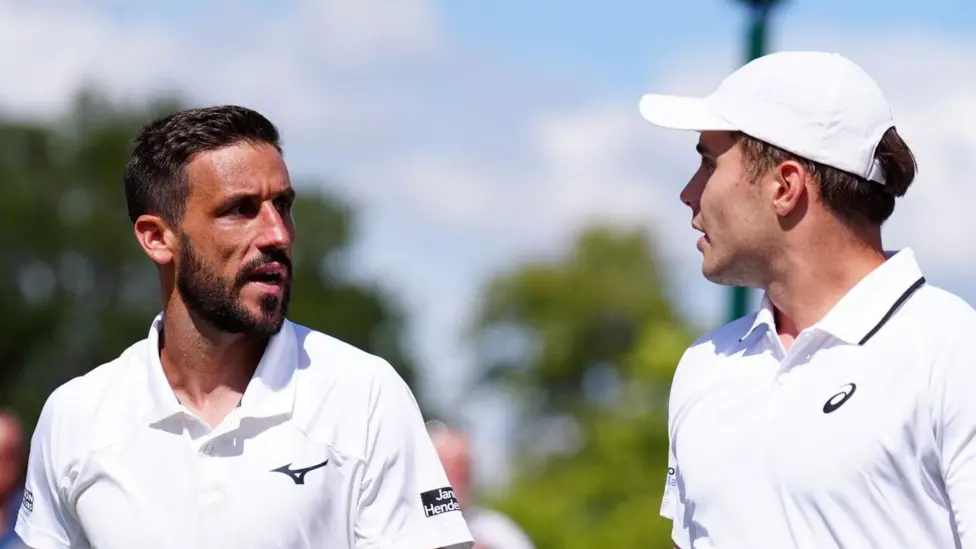 Fery utiliza la polémica por «deshonestidad» para impulsar su victoria en Wimbledon.