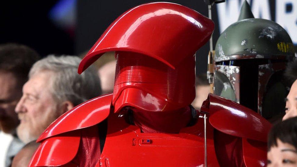 fan-dressed-as-a-praetotian-guard-at-the-star-wars-premiere.