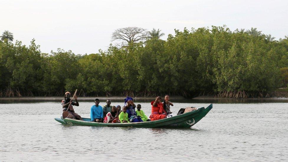 Gambians in a canoe row to Niafarang in Senegal - Tuesday 17 January 2017