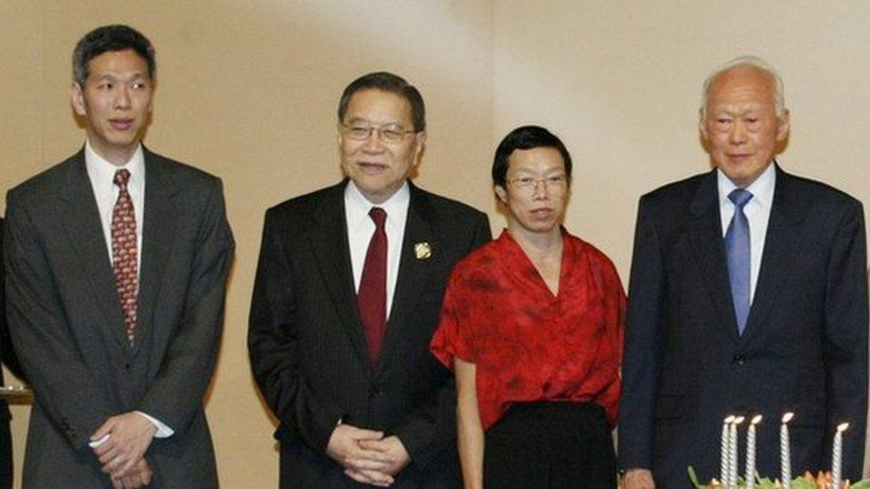 FILE PHOTO: Lee Kuan Yew (C) and his family celebrate his 80th birthday in Singapore, 16 September 2003. From (L-R) daughter-in-law Lee Suet Fern, son Lee Hsien Yang, Chief Justice Tong Pung How, daughter Lee Wei Ling, Lee, wife Kwa Geok Choo, son Lee Hsien Loong, daughter-in-law Ho Ching and granddaughter Li Xiuqi. REUTERS/David Loh/File Photo