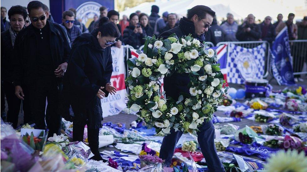 Srivaddhanaprabha family arrive to lay wreath