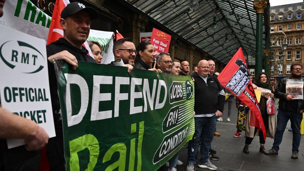 railway-workers-striking.