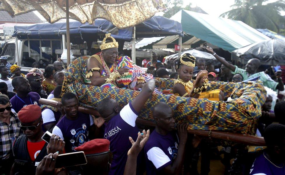 Awoulae TANOE Amon King of Grand-Bassam is transported during the festival of Abissa in Grand-Bassam, Ivory Coast, 04 November 2017. The feast of the Abissa, a feast of rejoicing organized by the N'Zima community to symbolize the concepts of democracy and social justice. The N'Zima, a people of Ghanaian origin, finds herself around her leader and to the sounds of the tams-tams to take stock of the past year, and eventually denounce the injustices committed, or confess them publicly within the framework As part of a request for forgiveness to the people and an repentance. The festival of Abissa is celebrated each year between the end of October and the beginning of November.