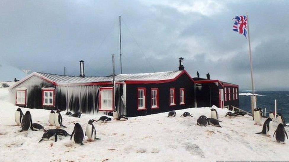 Post office and museum on Goudier Island