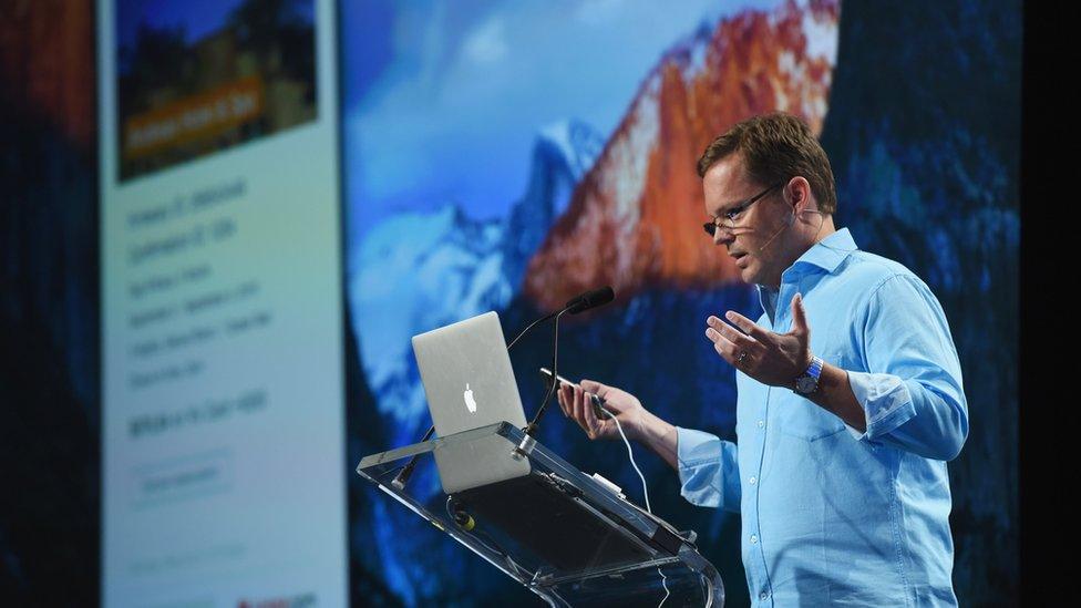 Dag Kittlaus demonstrates Viv and its AI capability