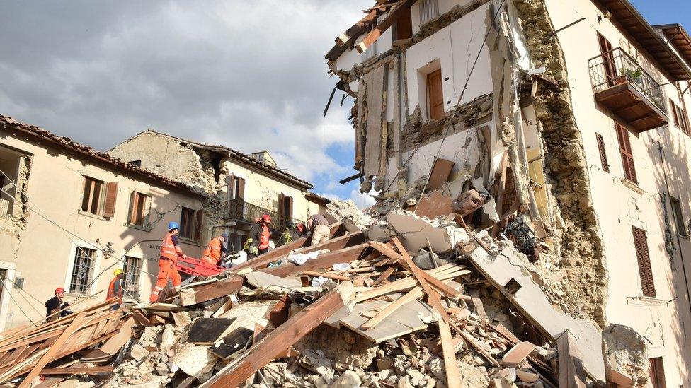 A building damaged by an earthquake.