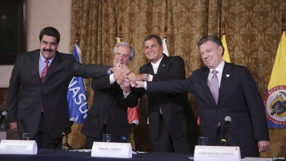 Venezuela's President Nicolas Maduro, Uruguay's President Tabare Vazquez, Ecuador's President Rafael Correa and Colombia's President Juan Santos hold hands after their meeting at the Carondelet Palace, in Quito, on 21 September, 2015.