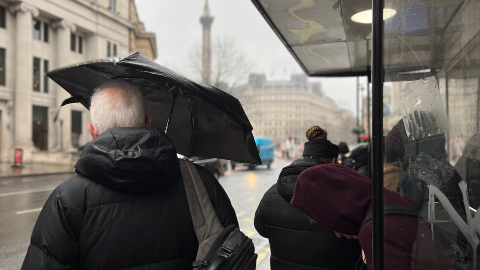 Queues on for London buses