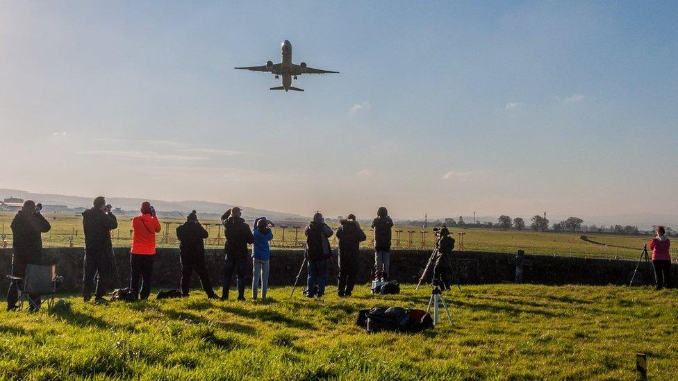 777 taking off at Glasgow