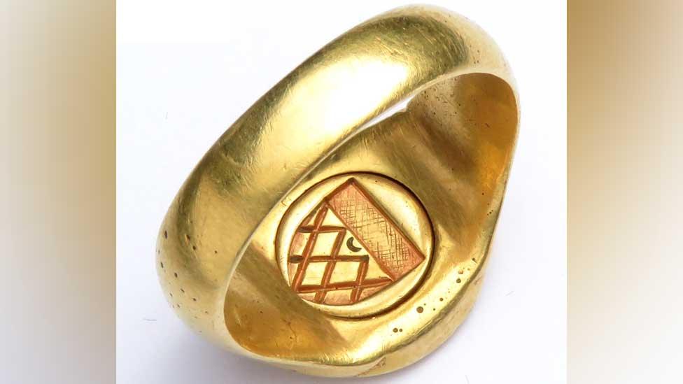 17th Century gold signet ring