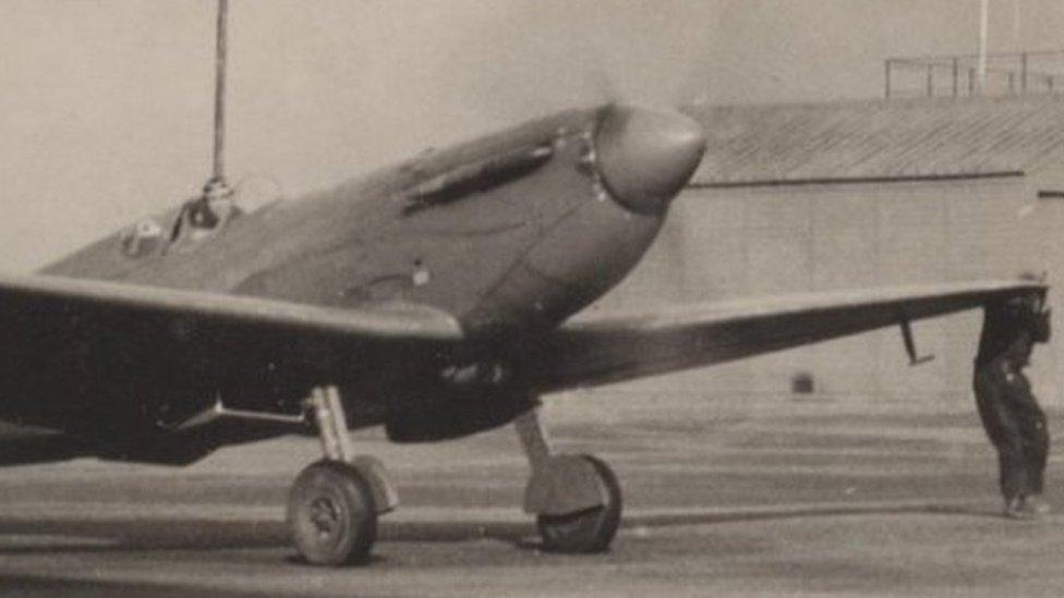 Spitfire AA810