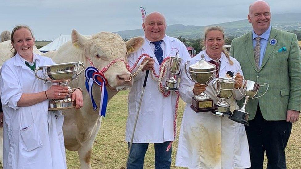 Members of the Quine family with show officials the the chief minister, alongside the winning bull