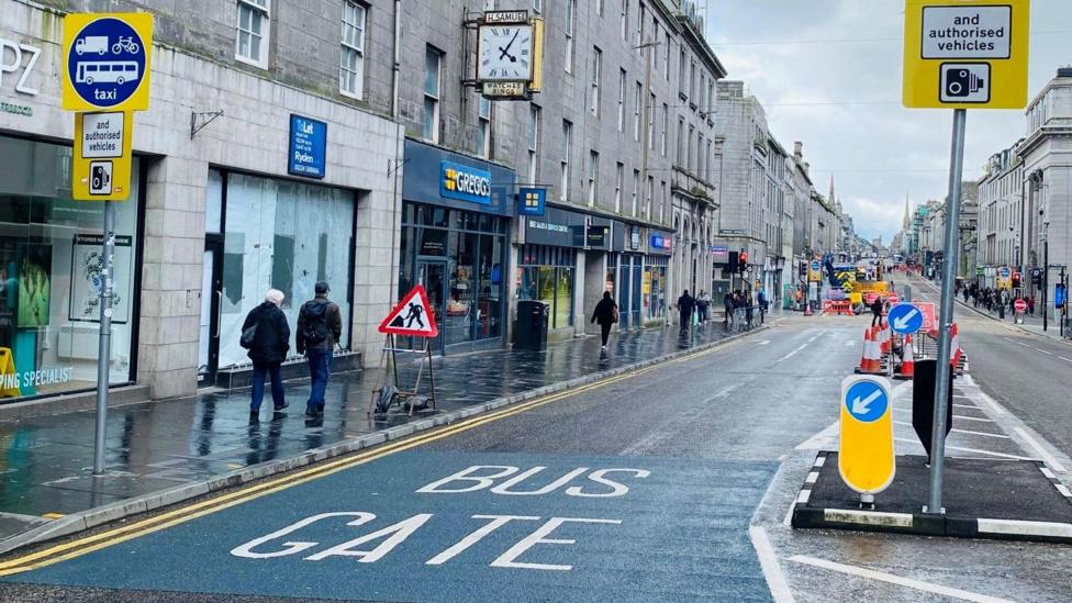 Councillors vote to ease Aberdeen bus gate scheme - BBC News