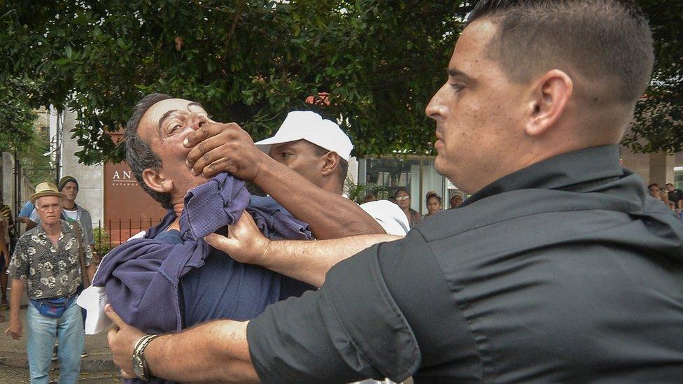 Cuban opponent to the government, Yuri Valle Roca, is arrested by Cuban police on December 10, 2015 in Havana during a demo for the Human Rights Day