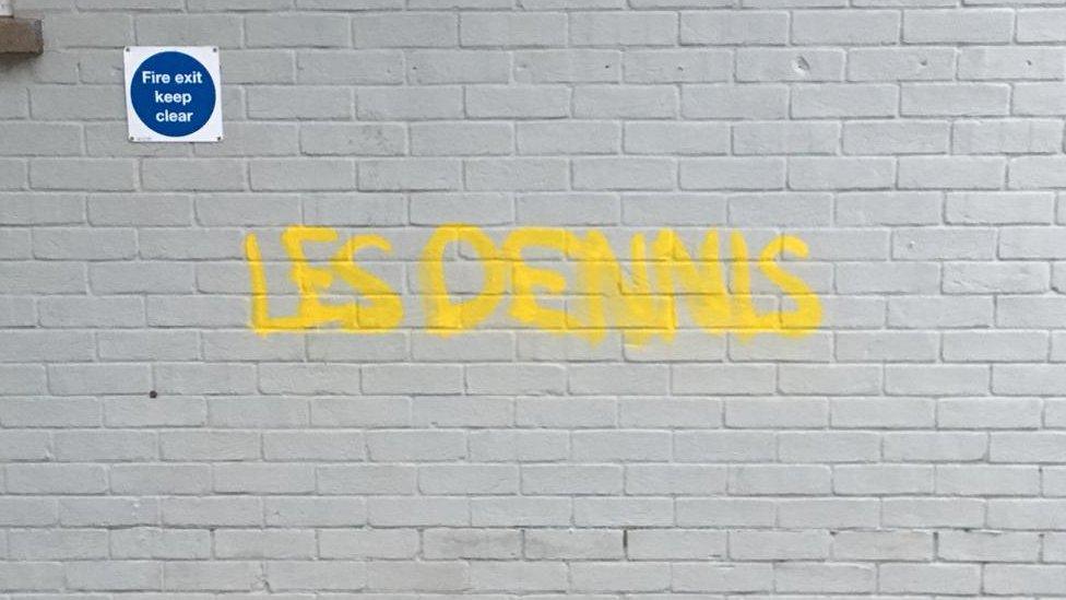 Les Dennis graffiti