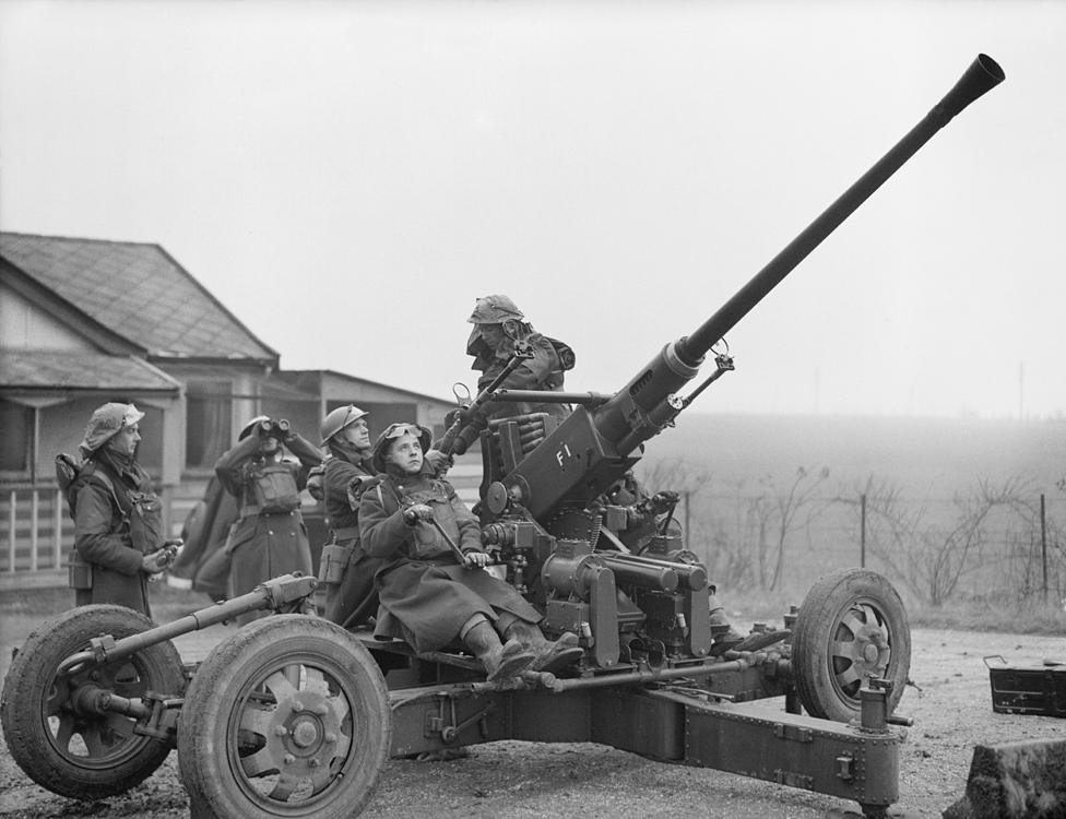 Bofors gun in action, WW2