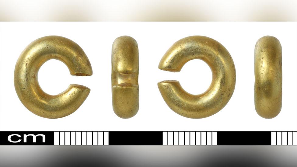 Bronze Age penannular ring