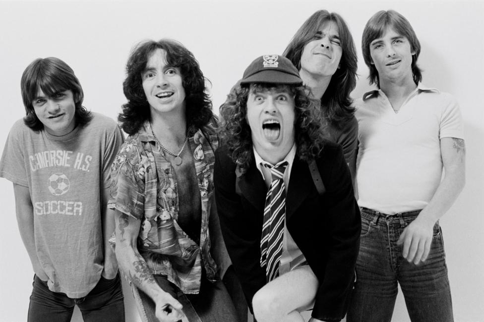 AC/DC to play Edinburgh in first Scottish concert in a decade - BBC News