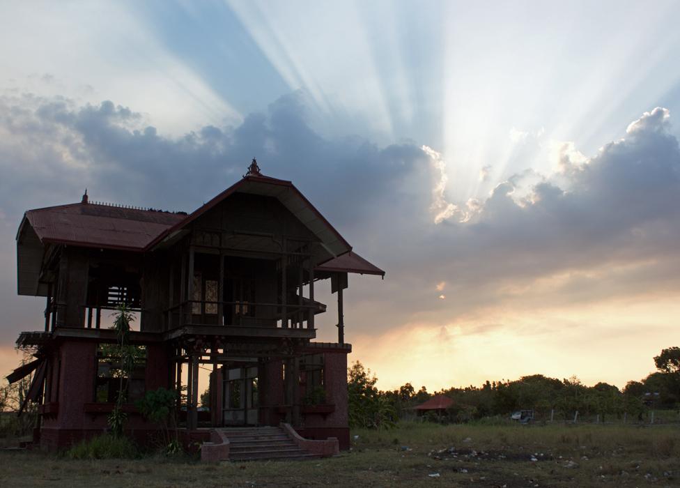 The Red House, Mapanique