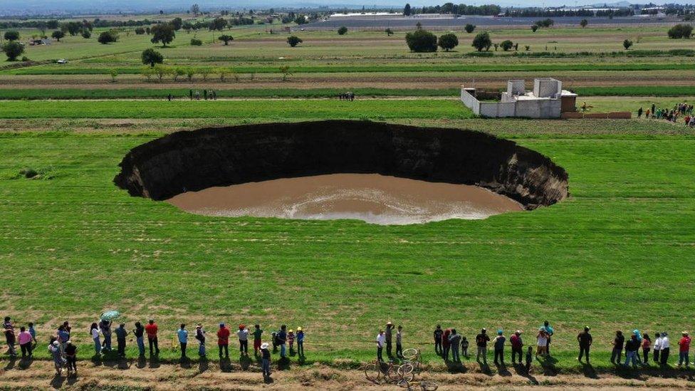 sinkhole-in-mexico.