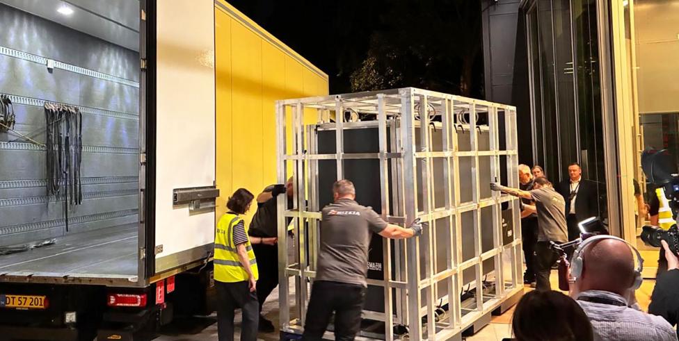 Bayeux Tapestry delivered to British Museum in dead of night