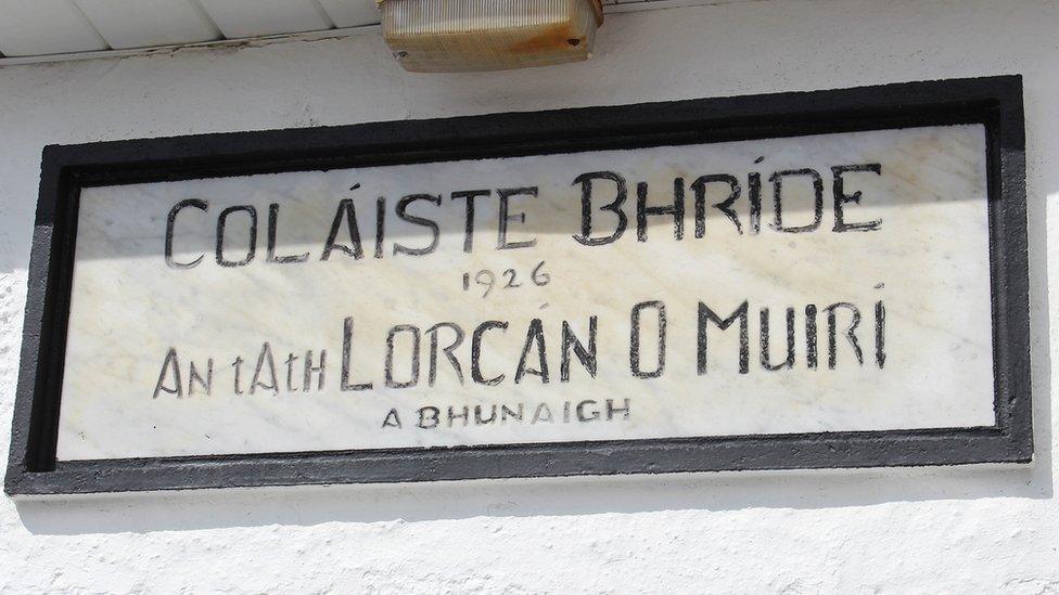 Coláiste Bhríde sign