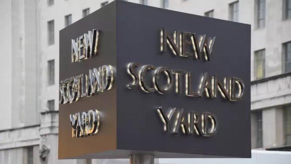 Scotland Yard sign