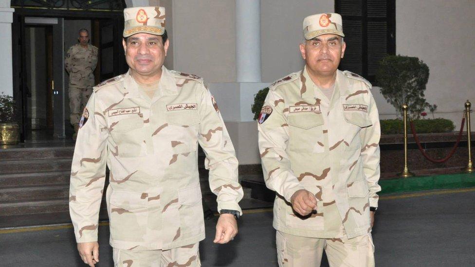 Egyptian military chief Field Marshal Abdul Fattah al-Sisi (L) walks with Gen Sidqi Sobhi (R) after meeting of the Supreme Council of the Armed Forces, in Cairo (26 March 2014)