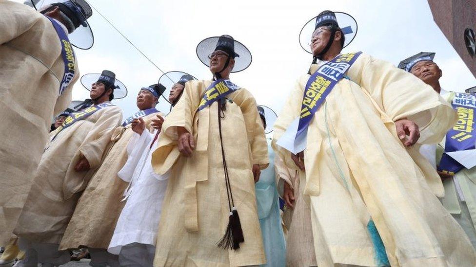 South Korean Confucian scholars living in Seongju protest against THAAD (27/07/2016)