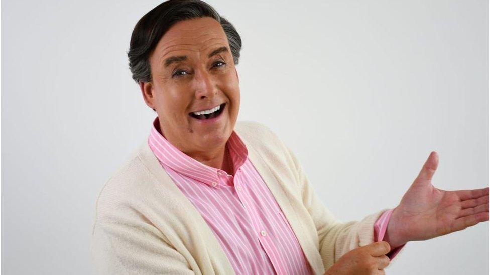 Simon Cartwright as Bob Monkhouse