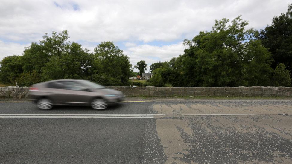 Car cross Irish border