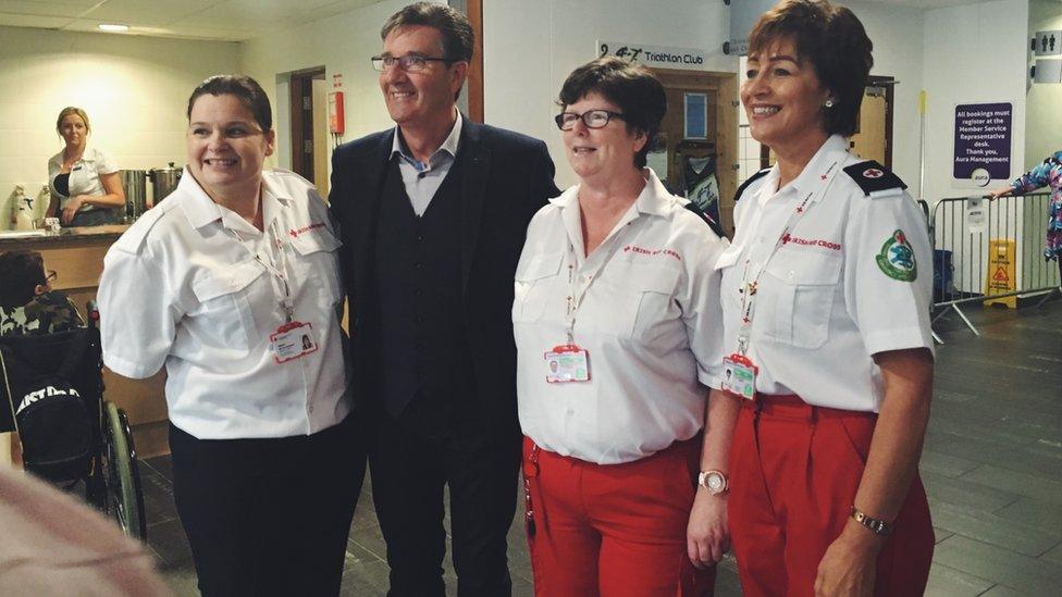 Daniel O'Donnell met Red Cross volunteers