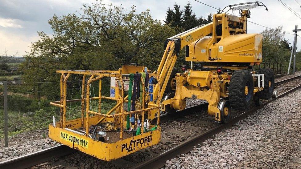 Mobile elevated working platform