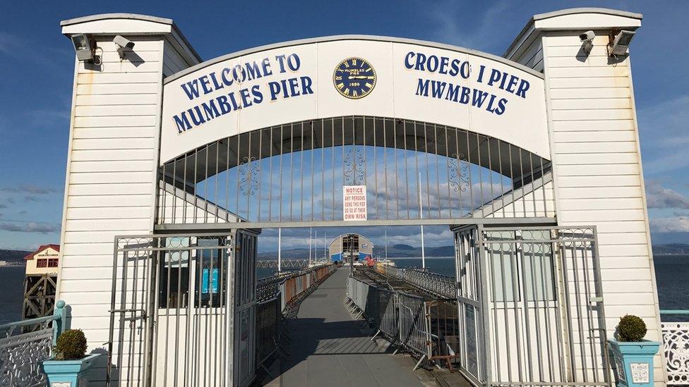 Entrance to Mumbles pier