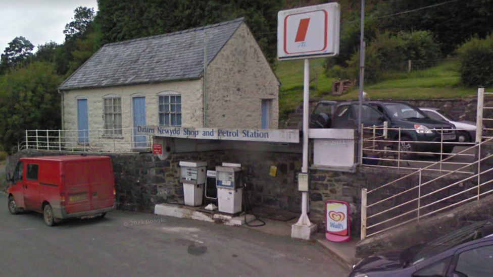 Dafarn Newydd Store and fuel station