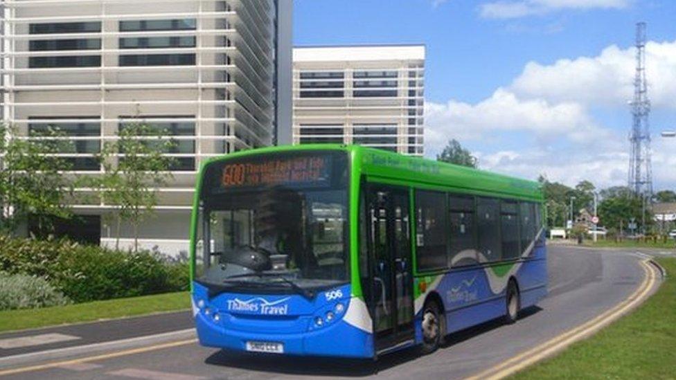 Thames Travel bus