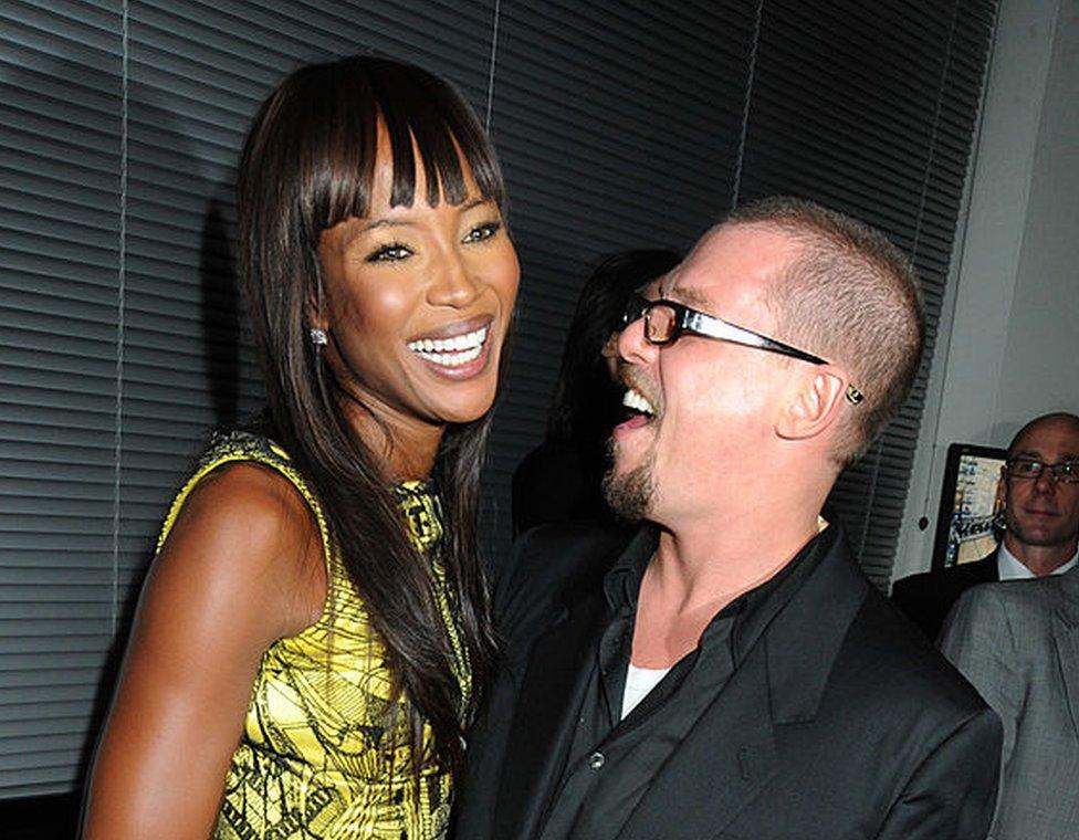 Naomi Campbell ac Alexander McQueen