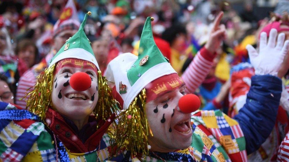 Clowns-in-the-street.