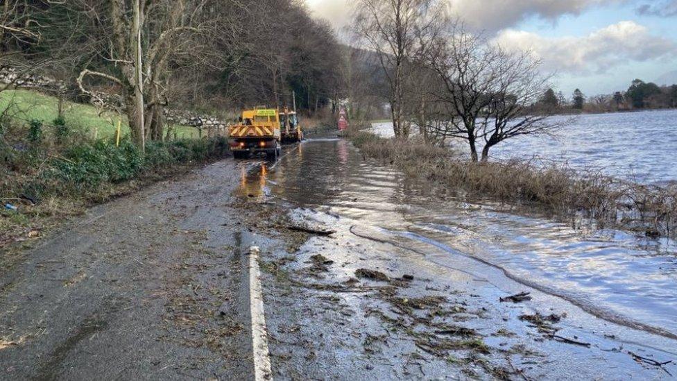 Lôn dan ddŵr rhwng Llanrwst a Threfriw ddydd Llun