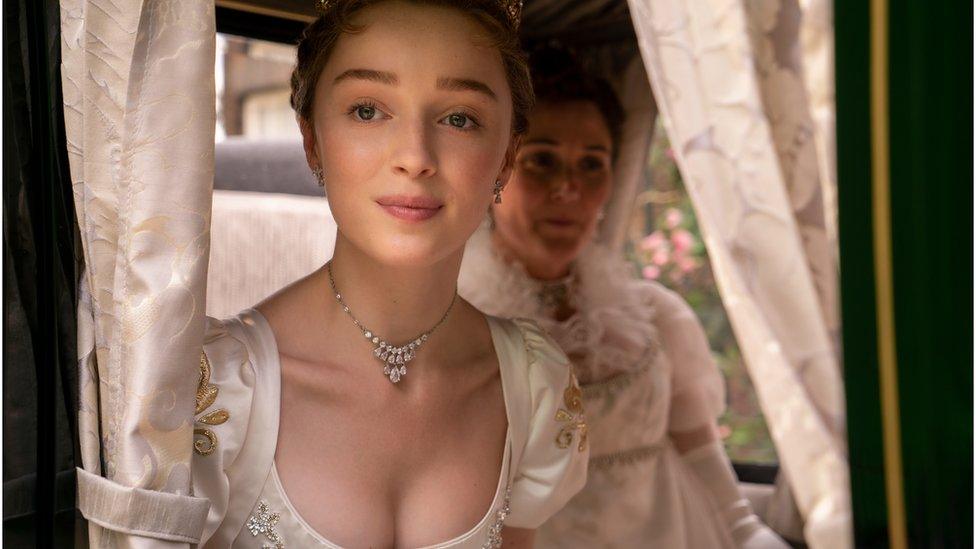 Phoebe Dynevor in Bridgerton