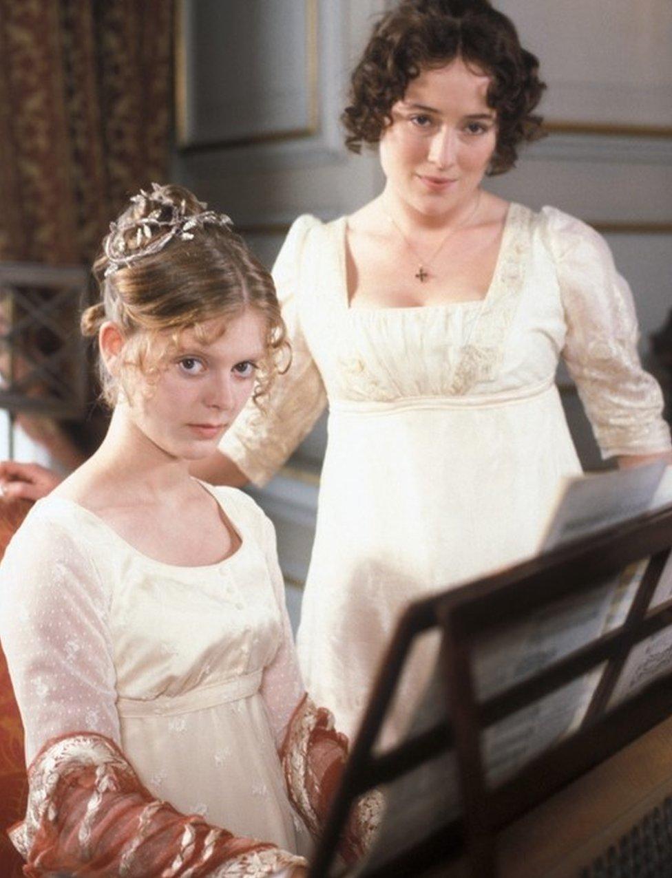 Emilia Fox as Georgiana Darcy and Jennifer Ehle as Elizabeth in Pride and Prejudice (1995)