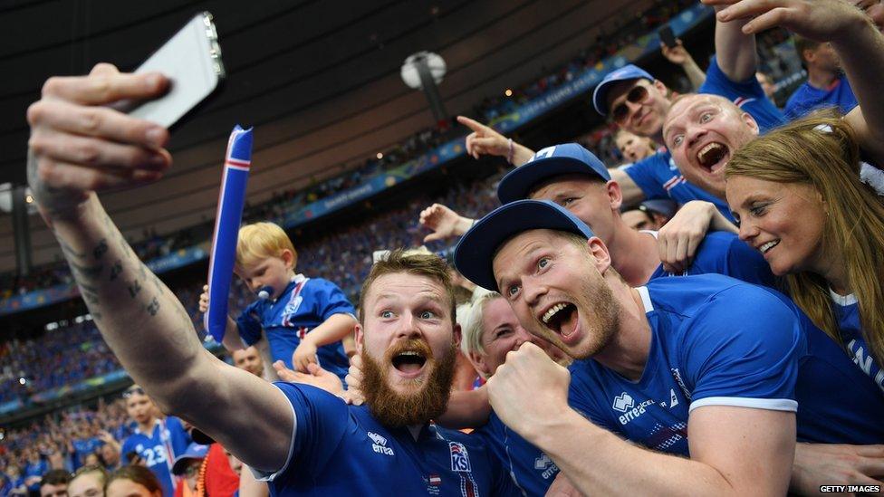 Aron Gunnarsson takes a selfie with fans
