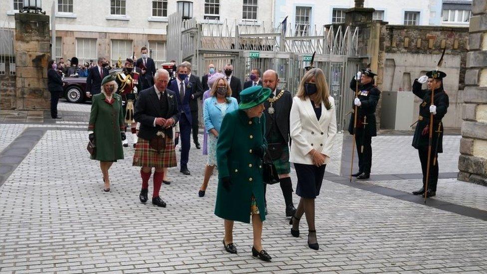 Queen arrives at the Scottish Parliament