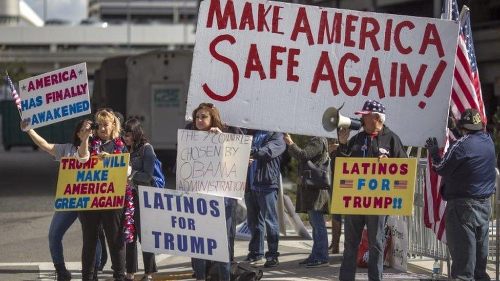 Donald Trump supporters in demonstrate at Los Angeles airport. Photo: 4 February 2017