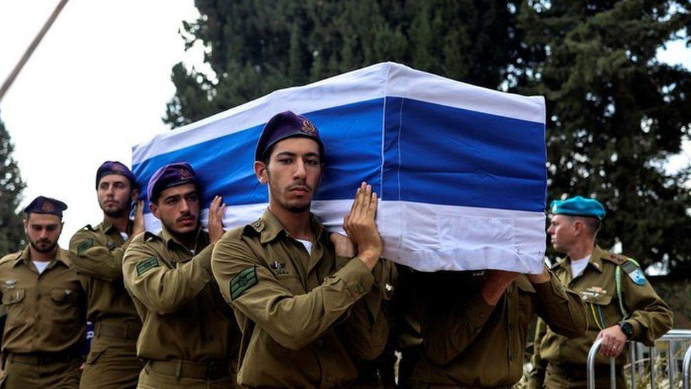 Israeli soldiers carry the coffin of Ido Barcuh (12/10/22)