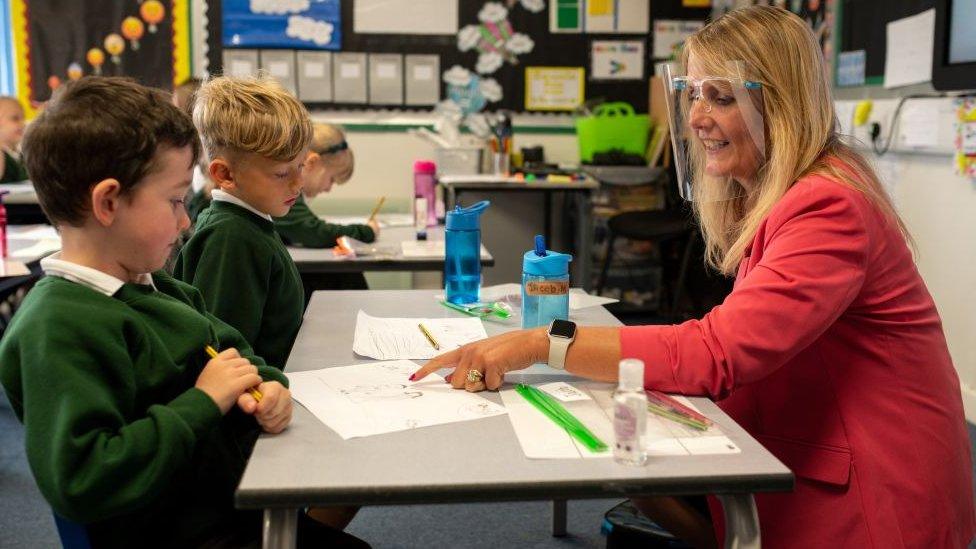 teacher-wearing-visor