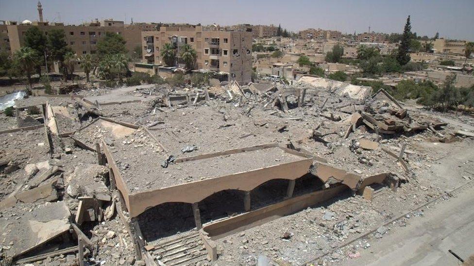 The ruins of a market and bakery in Tabqa after an airstrike on 22 March 2017