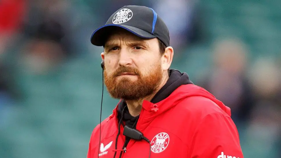 El entrenador de ataque Gleeson deja Bath.