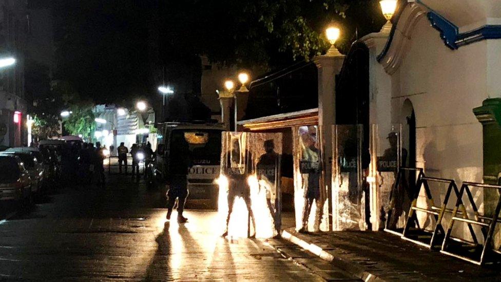 Security forces stand guard outside the Supreme Court in Male, Maldives, 5 February