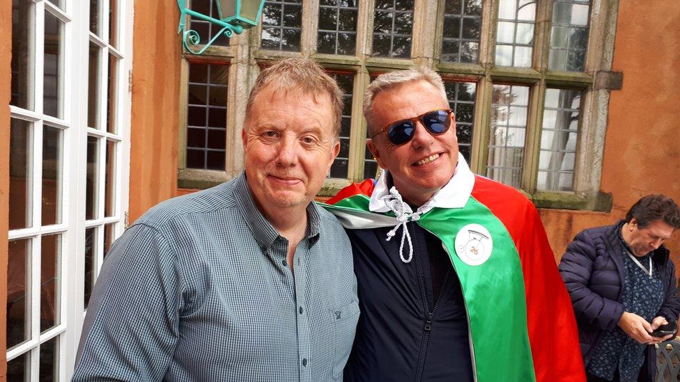 Meurig Jones a Suggs o Madness